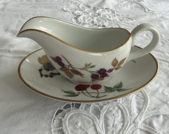 Salsera y platillo de porcelana fina Royal Worcester vintage, aptos para horno y mesa.