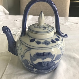Vintage Chinese ceramic teapot