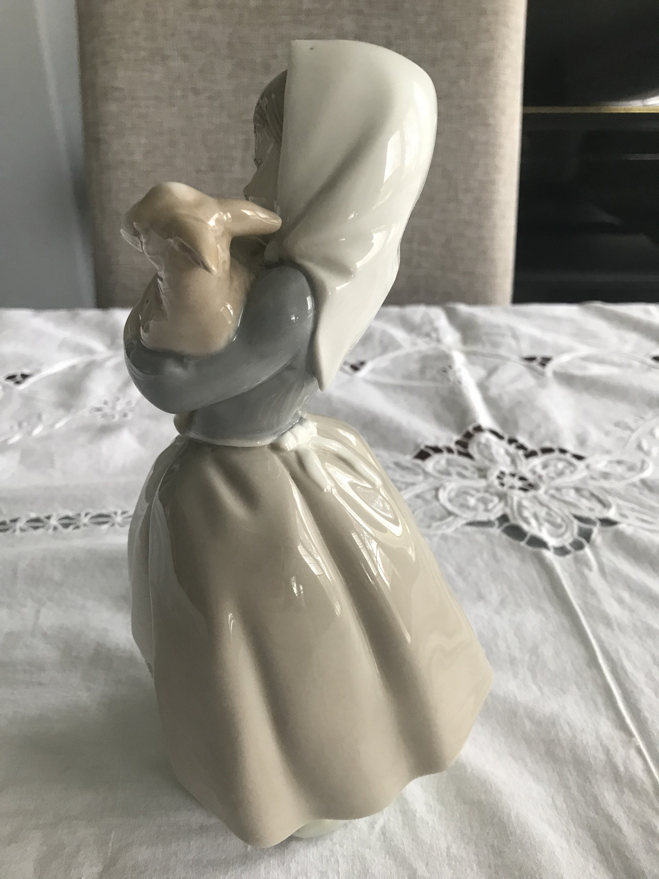 ヴィンテージ ナオ リヤドロ 羊飼いの少女が子羊を抱く置物 - Etsy 日本