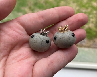 BIRTHDAY KING/QUEEN Royal Rock w/ Box! Crown wearing Desk Pet, Worry Stone, Fun Unique Birthday Gift, Kawaii Amigurumi Face, Pocket Hug