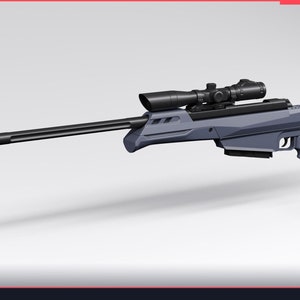 Może przedstawiać: Szara i czarna karabina snajperska z celownikiem optycznym. Karabina ma czarną lufę i czarny chwyt. Celownik optyczny jest czarny z czerwonym punktem.