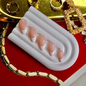 Conjunto de unhas francesas clássicas