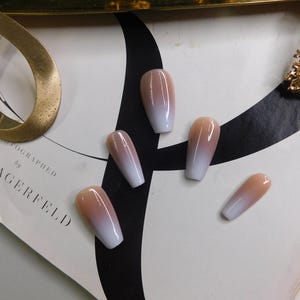 Mauve White Nail Set