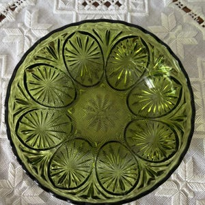 Plat en verre vert vintage, bol de service en verre médaillon Anchor Hocking vintage vert avocat, bol en verre vert vintage