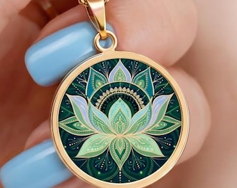 Lotus Mandala Anhänger Halskette, Natur Inspred Spiritueller Schmuck Geschenk, Zierliche Yoga Liebhaber Geschenk in Edelstahl / Vergoldet / Silber