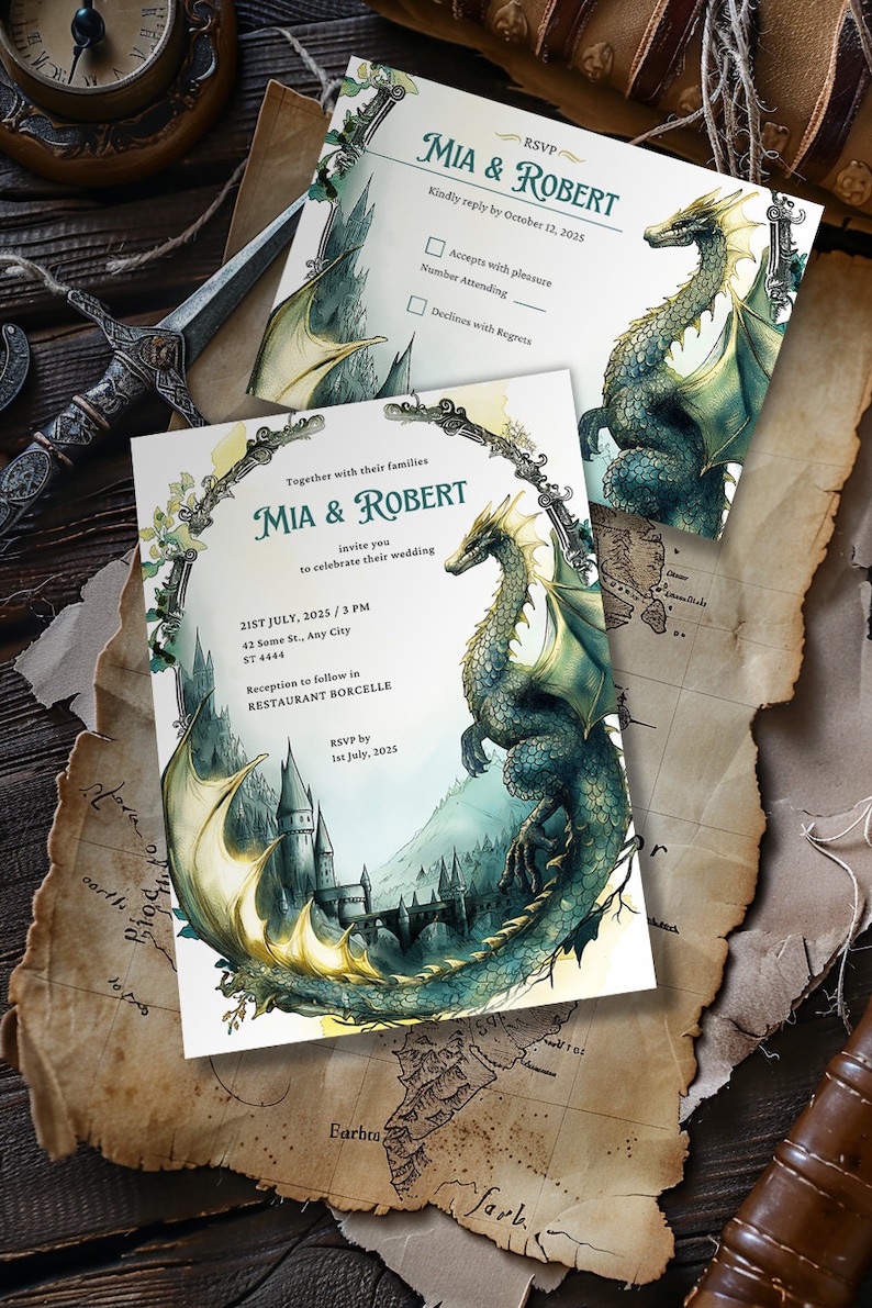 K&ouml;nnte beinhalten: Eine Hochzeitseinladung mit einer Illustration eines gr&uuml;nen und goldenen Drachen. Die Einladung zeigt im Hintergrund ein Schloss und den Text "MIA & ROBERT" in einer dekorativen Schriftart. Die RSVP-Frist ist der 12. Oktober 2025. Die Hochzeit findet am 21. Juli 2025 um 15:00 Uhr statt. Die Hochzeit findet im 42 Some St., Any City, ST 4444 statt. Der Empfang findet im RESTAURANT BORCELLE statt. Die RSVP-Frist ist der 1. Juli 2025.