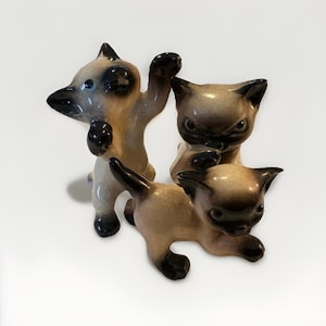 Hagen Renaker Siamese cat Figurines. set of 3 Miniature Ceramic Playful  kittens   Collectible. Dollhouse