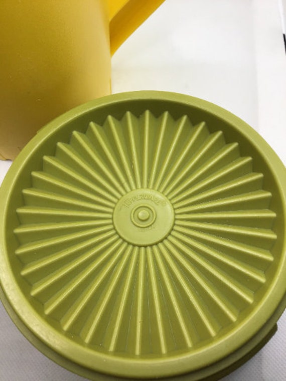 Tupperware Lot: Yellow Pitcher W/ Push Button Lid 6 Cream 