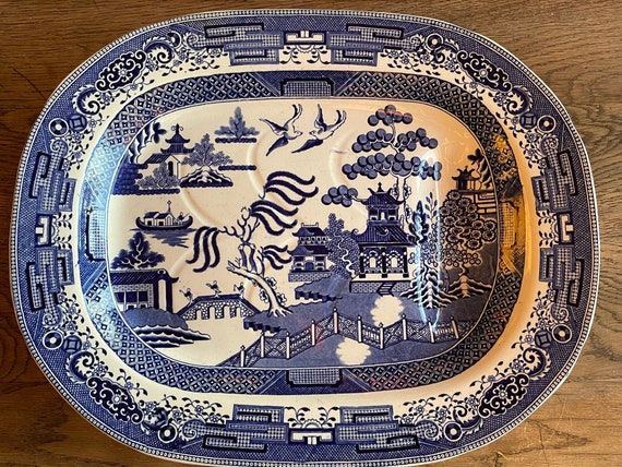 Antique serving dish - Blue Willow Platter with Drip well  - Transfer-printed