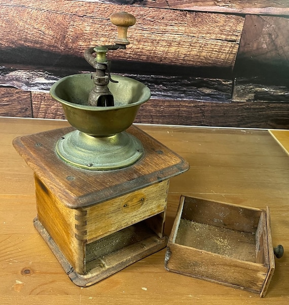 Farmhouse Coffee Grinder - with Vintage Charm. Norwegian Primitive and  rustic.   Wooden Antique