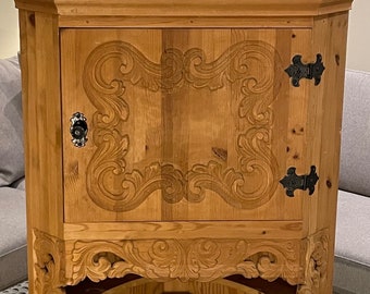 Corner Cabinet Antique-Inspired : Detailed Carvings and Acantus Design - Instant Charm!