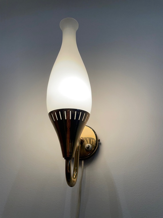 Wall lamp 1950s - Arnold Wiigs Fabrikker. - Brass and Shaded Glass