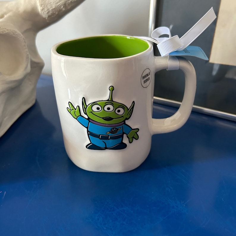 Rae Dunn Disney Pixar Toy Story Alien Förbered dig på att bli utvald dubbelsidig mugg bild 2