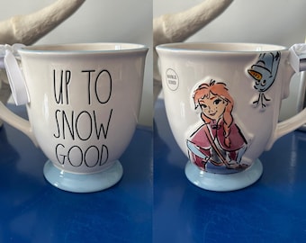 Rae Dunn Disney Frozen Light Blue and White Anna und Olaf der Schneemann bis zu Schnee gute Schneeflocke Tasse