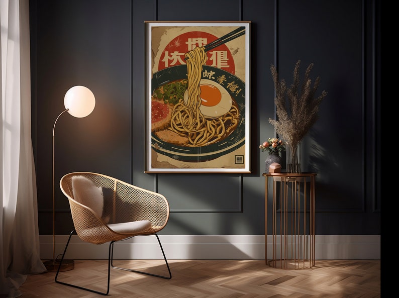 K&ouml;nnte beinhalten: Ein Vintage-Poster mit einer Sch&uuml;ssel Ramen-Nudeln mit einem Ei, Fr&uuml;hlingszwiebeln und Fleisch. Das Poster enth&auml;lt japanischen Text, der "休暇" und "値段" lautet.