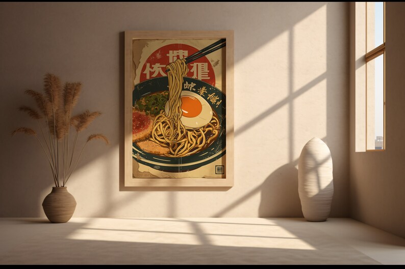 K&ouml;nnte beinhalten: Ein Vintage-Poster mit einer Sch&uuml;ssel Ramen-Nudeln mit einem Ei und Essst&auml;bchen. Das Poster enth&auml;lt japanischen Text, der "快楽" und "味楽" in Rot und Schwarz lautet.
