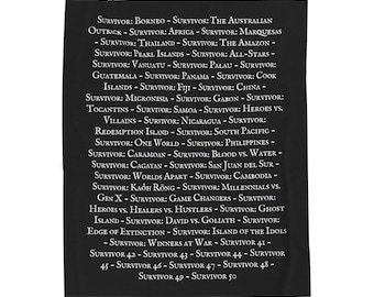 Manta con los nombres de todas las temporadas del programa de televisión Survivor, diseño hecho por fans.