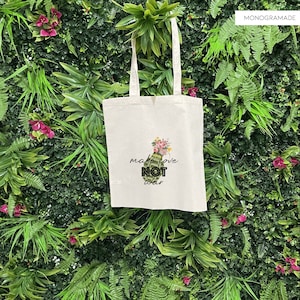 Könnte beinhalten: Eine weiße Einkaufstasche mit einem grünen Granatendesign und dem Text "make love not war".