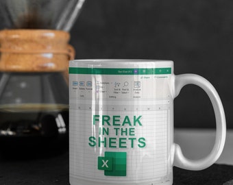 Freak in the sheets Edizione limitata (11 oz, 15 oz), Idea regalo divertente per colleghi d'ufficio, Regalo per esperti di fogli di calcolo Excel, Regalo per analisti di dati, Regalo per il