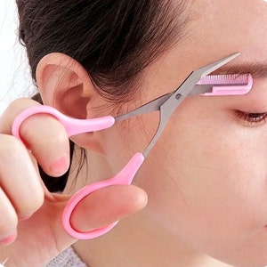 Eyebrow trimmer scissor with comb (1 piece)