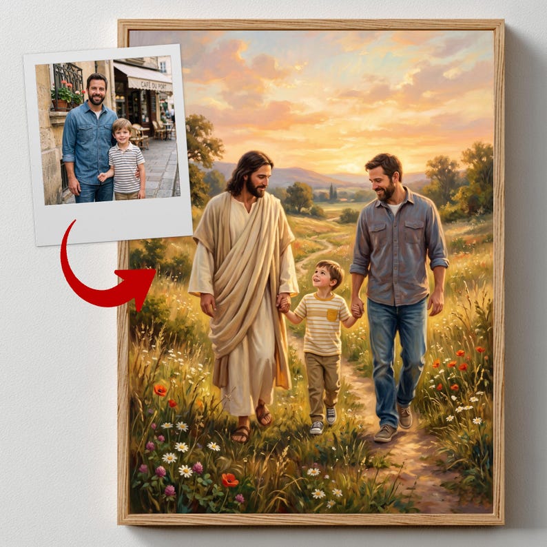 Puede incluir: Una impresi&oacute;n enmarcada representa a Jes&uacute;s caminando con un hombre y un ni&ntilde;o peque&ntilde;o por un camino a trav&eacute;s de un campo. La obra de arte presenta colores c&aacute;lidos, un cielo al atardecer y una foto de un hombre y un ni&ntilde;o en la esquina superior izquierda.
