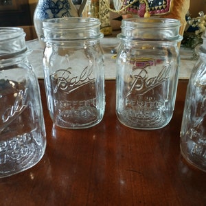 52+ Vintage Ball Plastic 1 Pint & 1 1/2 Pint Containers With Lids