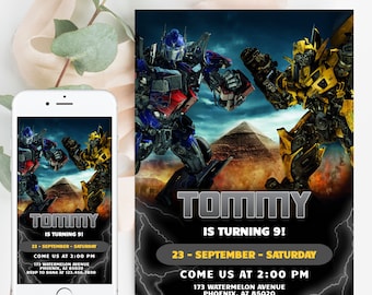 Puede incluir: Una invitación de cumpleaños con los personajes de Transformers Optimus Prime y Bumblebee. La invitación incluye el texto "TOMMY IS TURNING 9!" y los detalles del evento. El diseño está sobre un fondo de pirámides y relámpagos.
