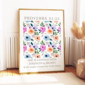 Könnte beinhalten: Ein gerahmter Druck mit einem Blumenmuster in Rosa-, Blau- und Orangetönen. Der Text "PROVERBS 31:25" steht oben, mit dem Zitat "SHE IS CLOTHED WITH STRENGTH & DIGNITY & she laughs without fear of the future" darunter.