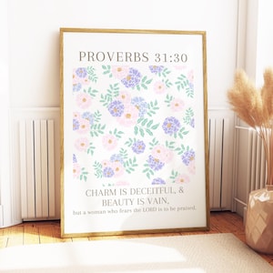 Pode incluir: Impressão artística emoldurada com o texto "PROVÉRBIOS 31:30" e um padrão floral em tons pastel. A impressão inclui a citação "O ENCANTO é enganoso, e a beleza é vã, mas a mulher que teme o SENHOR é digna de louvor."
