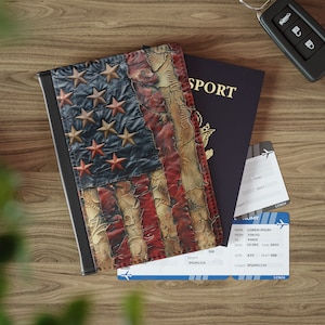 米国旗のパスポート カバー。米国旗のパスポート ケース。合成皮革に様式化された国旗。愛国者の旅行用アクセサリー。RFID ブロック。