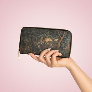 Medeltida drakevävplånbok med dragkedja | Vintage skogsscen, prinsessa och drake kuvertväska, lång plånbok, unisex accessoar bild 4