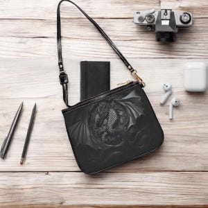 Sac à main !  Porte-monnaie dragon ! Petit sac à bandoulière. Sac à main noir. Sac à main dragon noir. Cuir végétalien, sac à main pour femme. Sac à main fille.  Cadeau pour amoureux des dragons !