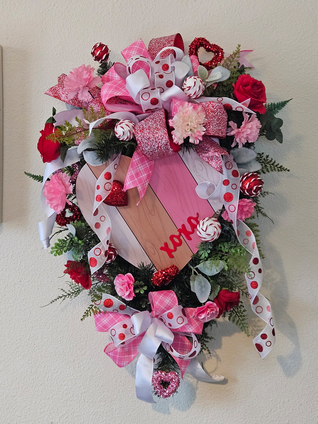 VALENTINE'S Swag With Pink Carnations & Red Roses Will Catch Anyones ...