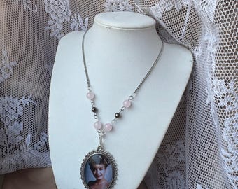 Minimal chain with pink and silver pearls and Laura Palmer&#39;s cameo