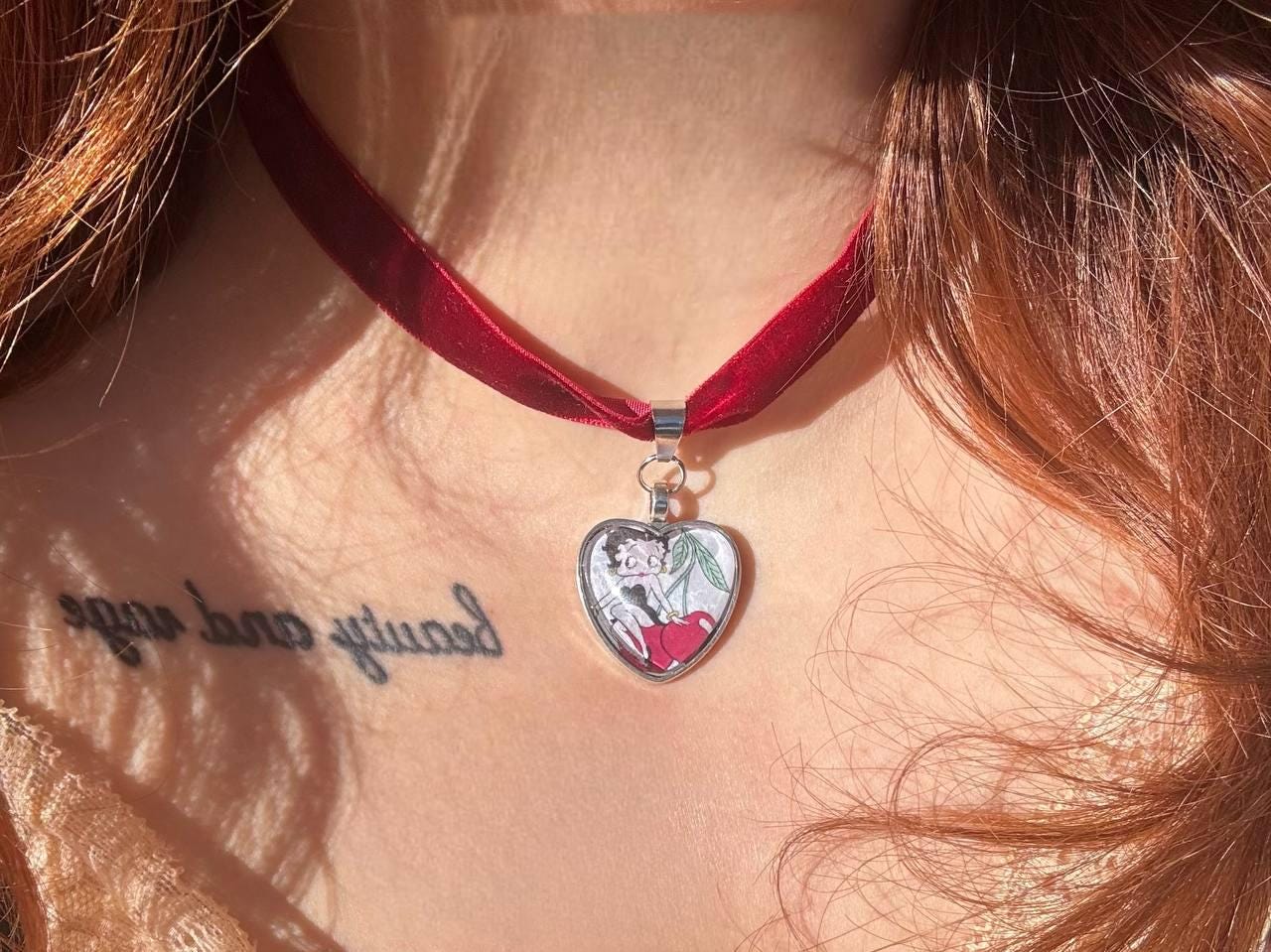 Chaîne Et Pendentif Betty Boop Plaqué Argent Et Email – Bijou Femme Sans Marque – Neuf Sans Emballage