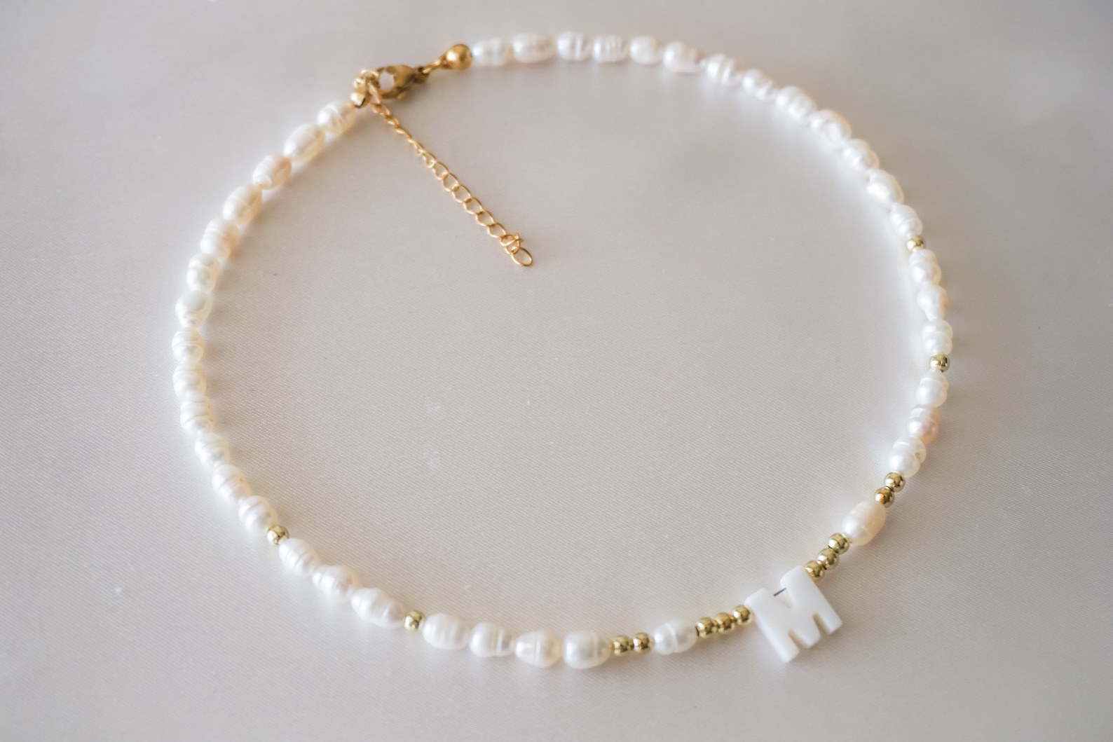 Initial Shell Pendants Gold-plated Initial Shell Pearl Necklace: Dainty Beaded Jewelry - Etsy