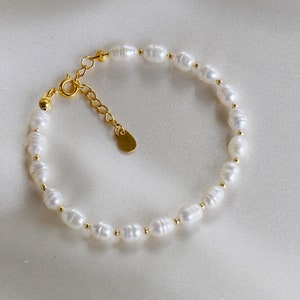 Freshwater Pearl Gold Beaded Bracelet Pearl Bracelet Beaded Bracelet Gift for Her Bridesmaids Gifts Bridal Bracelet Minimal image 3