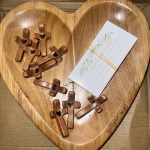 Elegante Kreuz-Gebetsschale aus Holz mit 5 Holzkreuzen - Inspirierende christliche Wohnkultur, perfektes spirituelles Geschenk für treue Herzen