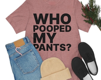 ¿Quién hizo caca en mis pantalones? Unisex Jersey Short Sleeve Tee / Funny T-Shirt, Humorous Shirts, Gag Gift, Novelty Birthday Present