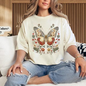 Comfort Colors Butterfly Shirt - Botanical Tee - Vintage Butterfly Shirt - Floral Nature Lover - Aesthetic Spring Shirt - Cottagecore Shirt