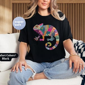 Comfort Colors Chameleon Shirt: Retro Post Punk Tee Bild 3