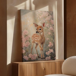 Rehkitz Leinwanddruck - Baby Reh inmitten von Blüten, von der Waldnatur inspirierter Druck, wunderliches Vintage-Dekor für Kinderzimmer oder Zuhause