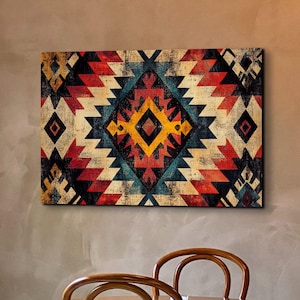 Könnte beinhalten: Ein bunter geometrischer Musterteppich in Rot, Gelb, Blau und Grün. Der Teppich hängt an einer Wand in einem Raum mit Ziegelwänden und Holzmöbeln.