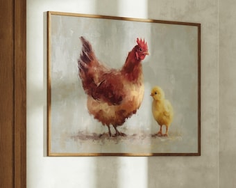 Peut inclure: Peinture à l'aquarelle encadrée d'une poule et d'un poussin. La poule est marron et rouge, et le poussin est jaune. La peinture est exposée sur un mur clair dans une pièce avec des meubles en bois et une fenêtre.