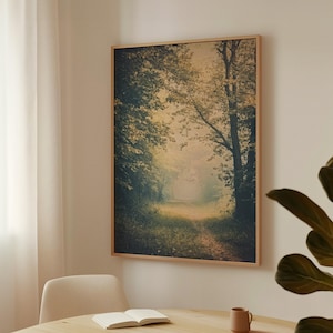 Verzauberte Waldweg Leinwandkunst - Ruhige Waldszene mit goldenem Schimmer - Naturinspirierte Wanddekoration für Zuhause oder Büro