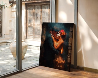 Può includere: Stampa su tela raffigurante una coppia che si abbraccia, con i volti dipinti in stile Giorno dei Morti. La donna indossa un copricapo floreale. L'opera è ambientata su uno sfondo scuro e fumoso, con un'illuminazione calda.