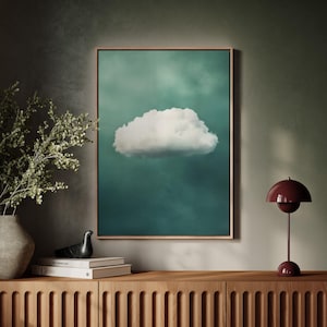 Lienzo minimalista de nubes: una nube blanca y esponjosa sobre un cielo verde azulado suave. Decoración de pared serena para espacios modernos con estética neutra.