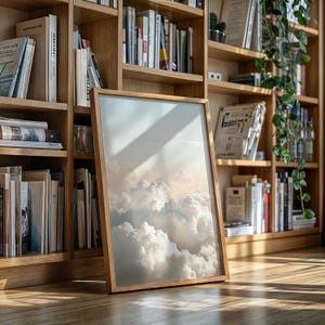 Quadro su tela con nuvole illuminate dal sole / Stampa di cielo neutro e morbido per camera da letto o cameretta / Fotografia aerea minimalista di nuvole per un arredamento sereno