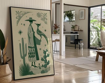 Puede incluir: Un estampado artístico enmarcado con una ilustración estilizada en tonos verdes y beige. La obra de arte representa una figura con un pájaro, cactus y flora del desierto. La impresión se exhibe en un espacio de vida moderno con luz natural y suelos de madera.
