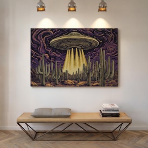 UFO am Nachthimmel – Alien Raumschiff strahlt Licht über Kaktus Landschaft, Retro Sci-Fi Western Wall Art Print